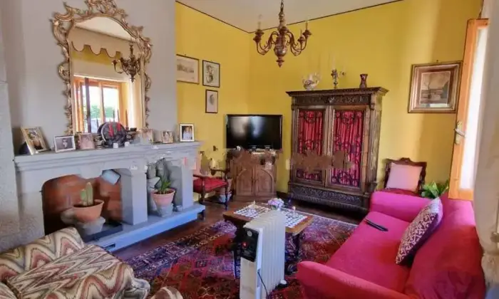 Rexer-Gallicano-Villa-unifamiliare-via-San-Leonardo-da-Porto-Maurizio-Centro-Gallicano-CameraDaLetto