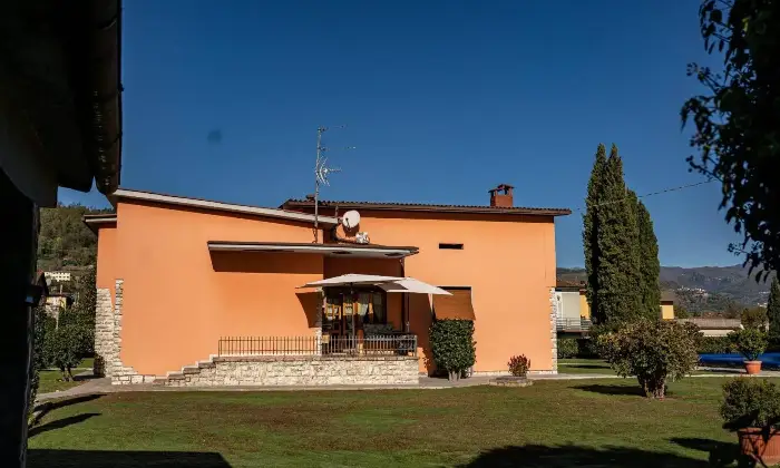 Rexer-Gallicano-Villa-unifamiliare-via-San-Leonardo-da-Porto-Maurizio-Centro-Gallicano-Giardino