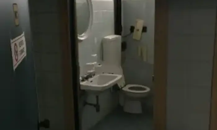 Rexer-Ravenna-Vendesi-Ufficio-in-vendita-in-via-Cavina-a-Ravenna-Bagno