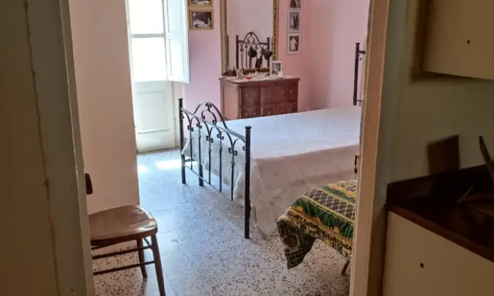 Rexer-Senise-Vendesi-immobile-situato-su-tre-livelli-CAMERA-DA-LETTO