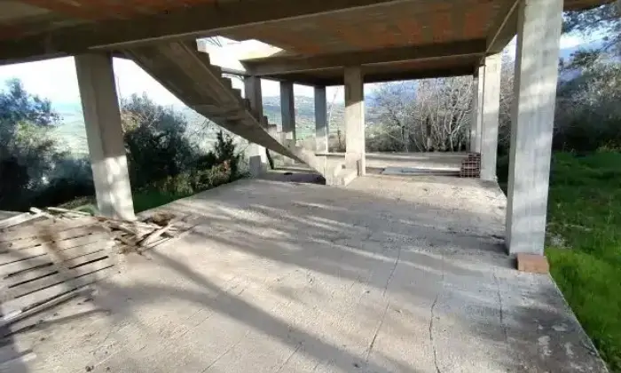 Rexer-Albanella-Rustico-in-costruzione-con-ampio-terreno-panoramico-Terrazzo