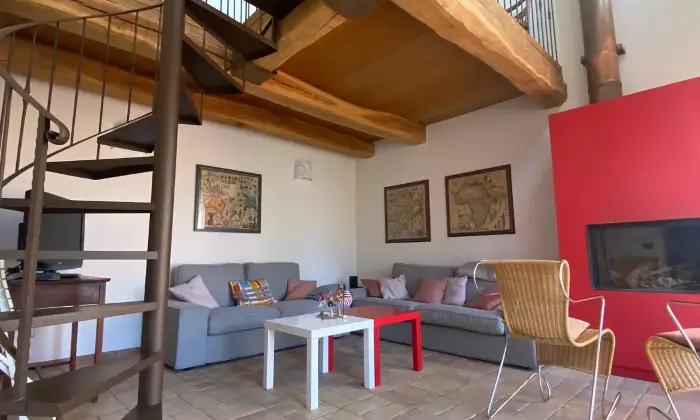 Rexer-Paravento-Incantevole-villa-con-piscina-nelle-Marche-SALONE
