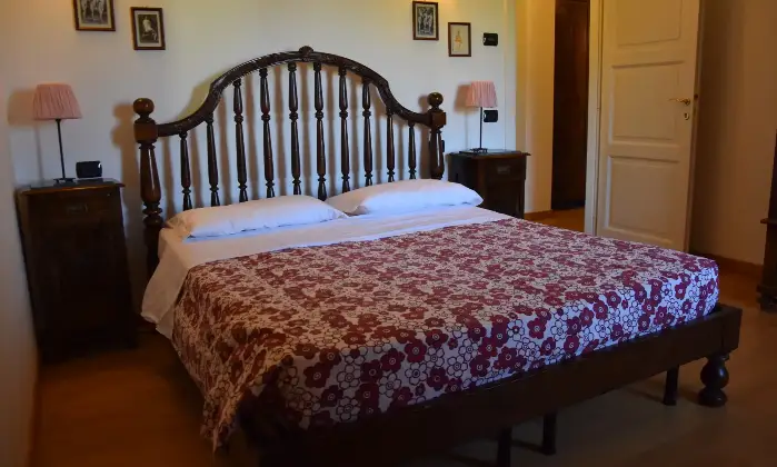 Rexer-Paravento-Incantevole-villa-con-piscina-nelle-Marche-CAMERA-DA-LETTO
