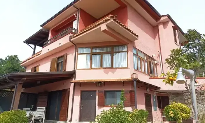 Rexer-Santa-Marina-Vendesi-villa-in-Contrada-Lupinata-a-SANTA-MARINA-SA-Terrazzo