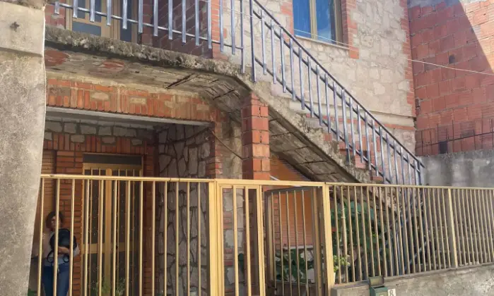 Rexer-San-Basilio-Vendesi-appartamento-con-cantina-a-SAN-BASILIO-SU-ALTRO