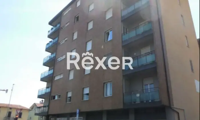 Rexer-BERGAMO-Ex-filiale-bancaria-a-Bergamo-Terrazzo