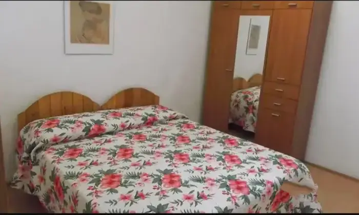 Rexer-Ragusa-Vendesi-appartamento-in-Via-Tenente-di-Stefano-a-RAGUSA-RG-CameraDaLetto