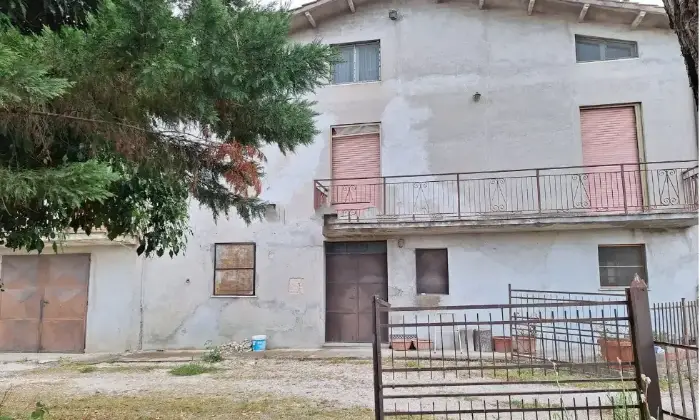 Rexer-Marsciano-Vendesi-Propriet-rustica-in-via-Giacomo-Matteoti-a-Marsciano-Terrazzo