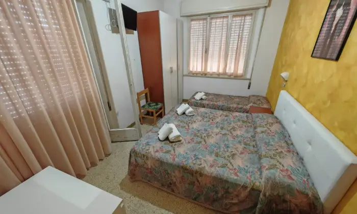 Rexer-Rimini-Albergo-a-due-Stelle-in-Frazione-Viserbella-Rimini-CAMERA-DA-LETTO