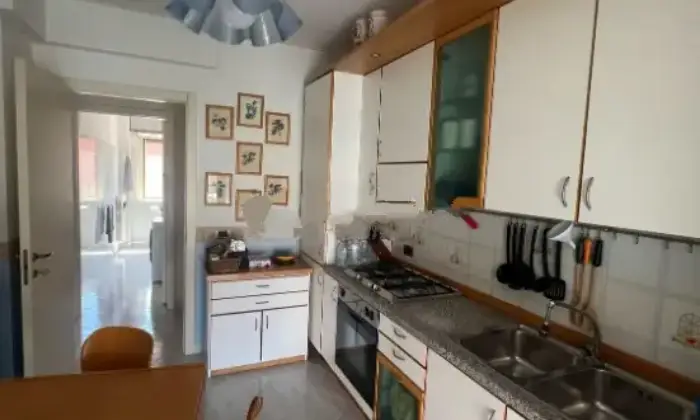 Rexer-Terracina-Vendesi-appartamento-in-via-Calcatore-Citt-Terracina-NON-TRATTABILE-Cucina