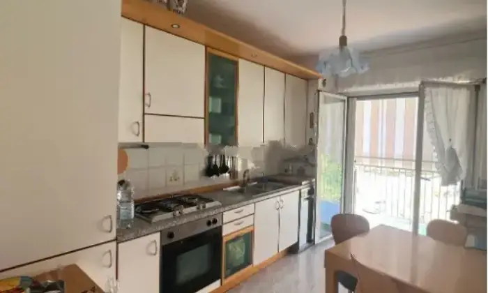 Rexer-Terracina-Vendesi-appartamento-in-via-Calcatore-Citt-Terracina-NON-TRATTABILE-Cucina