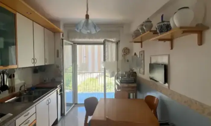 Rexer-Terracina-Vendesi-appartamento-in-via-Calcatore-Citt-Terracina-NON-TRATTABILE-Cucina