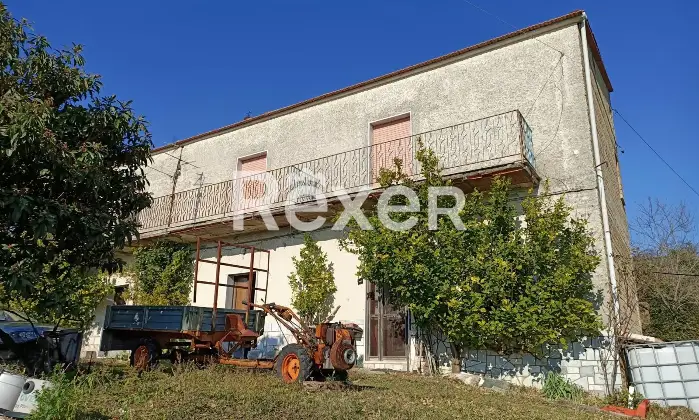 Rexer-Casalduni-Rustico-e-casale-in-vendita-in-localit-Collemarino-a-Casalduni-Altro