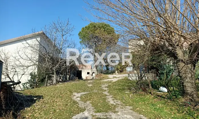 Rexer-Casalduni-Rustico-e-casale-in-vendita-in-localit-Collemarino-a-Casalduni-Altro