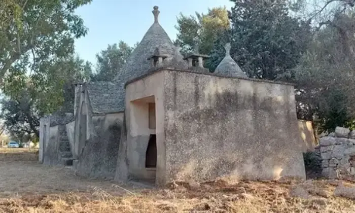 Rexer-Latiano-Trullo-m-contrada-Coltura-Latiano-con-terreno-Giardino