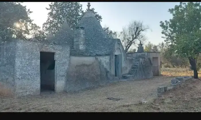 Rexer-Latiano-Trullo-m-contrada-Coltura-Latiano-con-terreno-Giardino