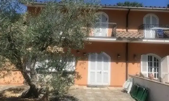 Rexer-Lugnano-in-Teverina-Vendesi-Villette-bifamiliari-in-via-Orvietana-a-Lugnano-in-Teverina-Terrazzo