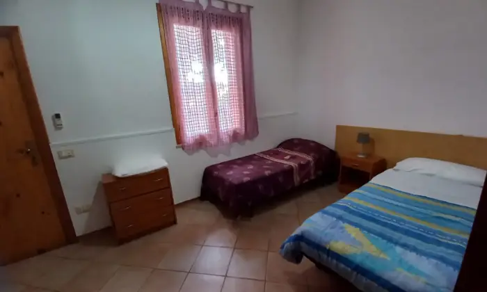Rexer-Vittoria-Villa-con-grande-appartamento-climatizzato-CameraDaLetto