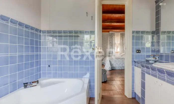 Rexer-Sirolo-Elegante-villa-con-piscina-a-pochi-passi-dal-mare-BAGNO
