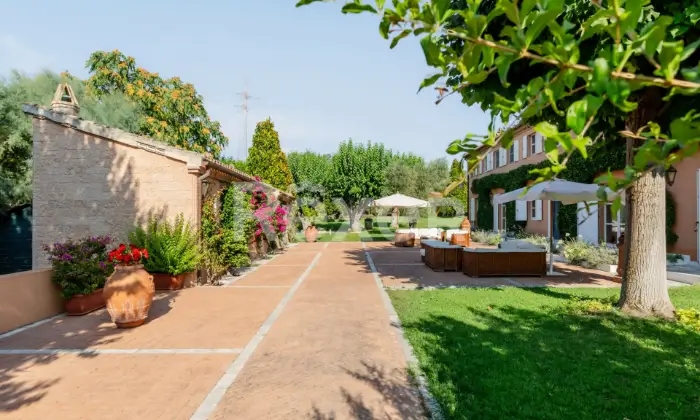 Rexer-Sirolo-Elegante-villa-con-piscina-a-pochi-passi-dal-mare-GIARDINO