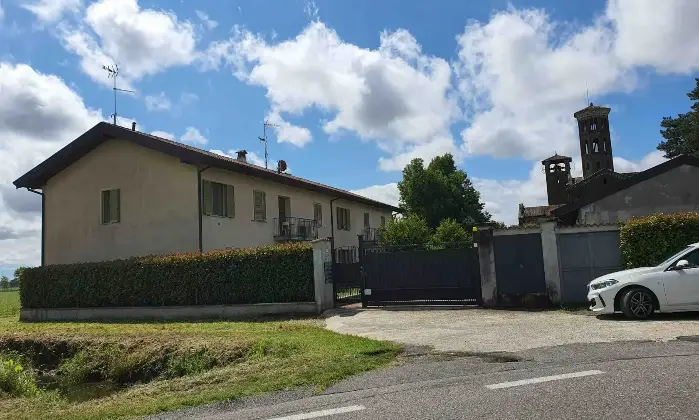 Rexer-Abbadia-Cerreto-Villetta-centrale-su-due-piani-con-piccola-porzione-di-giardino-Altro