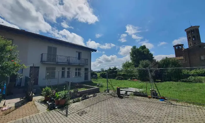 Rexer-Abbadia-Cerreto-Villetta-centrale-su-due-piani-con-piccola-porzione-di-giardino-Altro