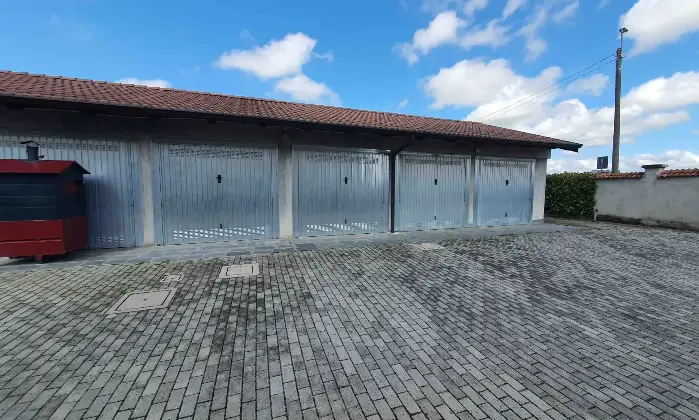 Rexer-Abbadia-Cerreto-Villetta-centrale-su-due-piani-con-piccola-porzione-di-giardino-Altro