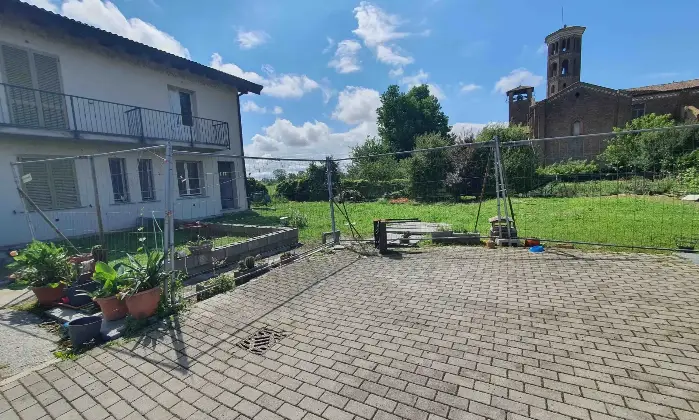 Rexer-Abbadia-Cerreto-Villetta-centrale-su-due-piani-con-piccola-porzione-di-giardino-Altro