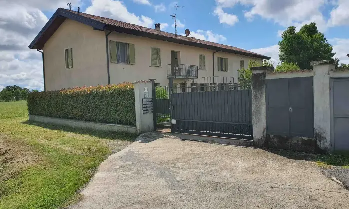 Rexer-Abbadia-Cerreto-Villetta-centrale-su-due-piani-con-piccola-porzione-di-giardino-Altro