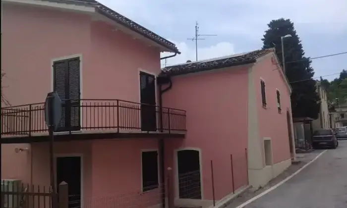 Rexer-Avacelli-Rustico-Casale-in-Frazione-Avacelli-Arcevia-Terrazzo