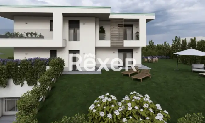 Rexer-CAPIAGO-INTIMIANO-Trilocale-con-giardino-Giardino