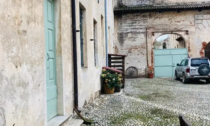 Rexer-Castellazzo-Novarese-Dimora-storica-lungo-la-strada-Valsesia-vicino-a-Novara-Cortile