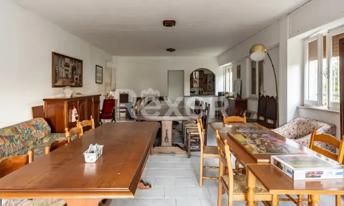 Rexer-Pietralunga-Villa-su-due-livelli-con-corte-esterna-Altro