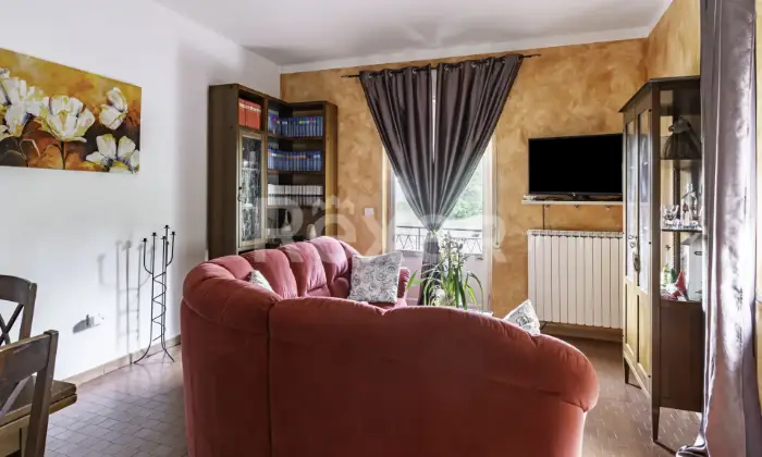 Rexer-Pietralunga-Villa-su-due-livelli-con-corte-esterna-Altro