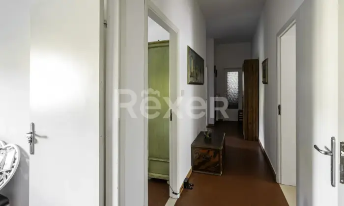 Rexer-Pietralunga-Villa-su-due-livelli-con-corte-esterna-Altro