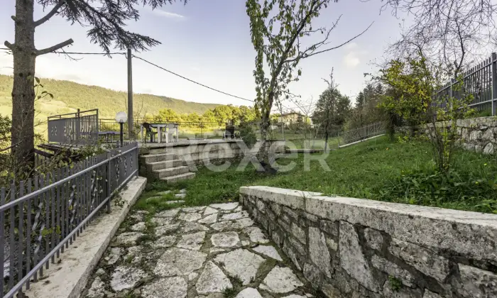 Rexer-Pietralunga-Villa-su-due-livelli-con-corte-esterna-Altro