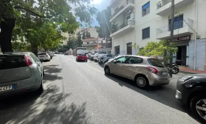 Rexer-Reggio-Calabria-Ampio-locale-commerciale-in-centro-storico-Altro