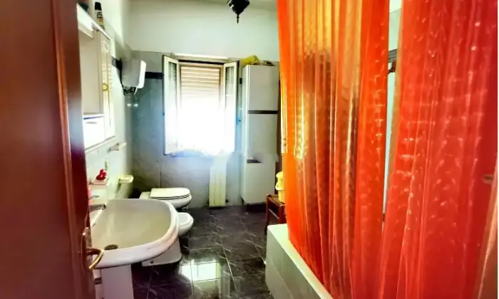 Rexer-Zungri-Quadrilocale-in-vendita-in-via-Calabria-Bagno