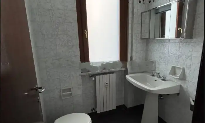 Rexer-Voghera-Trilocale-via-Enrico-Pozzoli-Voghera-Bagno