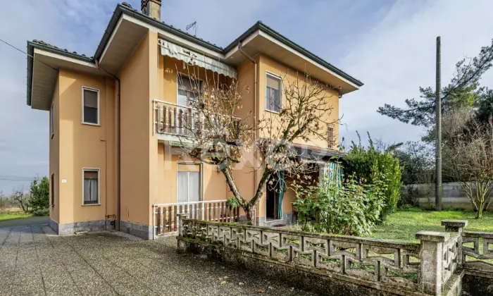 Rexer-Castelnuovo-Bocca-dAdda-Casa-indipendente-con-due-appartamenti-e-cortile-Altro