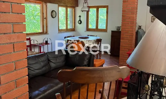 Rexer-Chiusi-della-Verna-Soluzione-indipendente-con-ampio-giardino-privato-Soggiorno