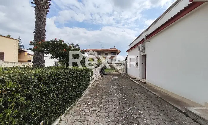 Rexer-Taranto-Villa-di-nuova-generazione-in-classe-A-con-fotovoltaico-giardino-e-terreno-edificabile-Altro