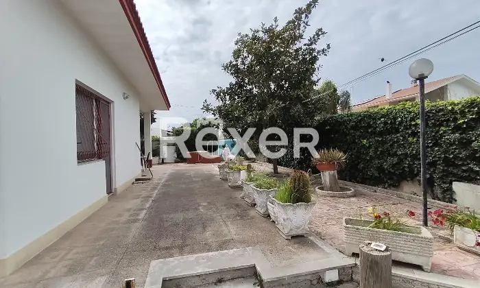 Rexer-Taranto-Villa-di-nuova-generazione-in-classe-A-con-fotovoltaico-giardino-e-terreno-edificabile-Altro
