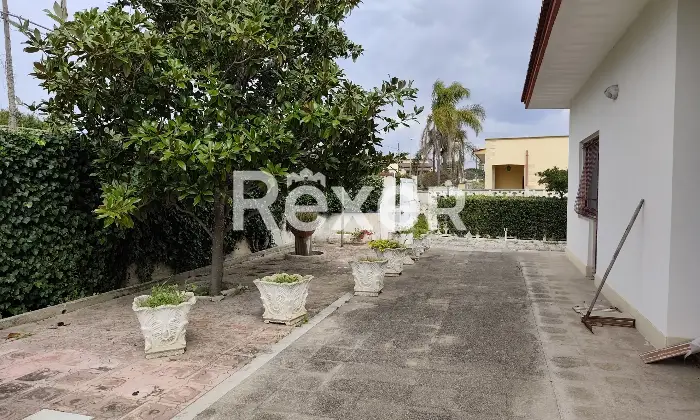 Rexer-Taranto-Villa-di-nuova-generazione-in-classe-A-con-fotovoltaico-giardino-e-terreno-edificabile-Altro