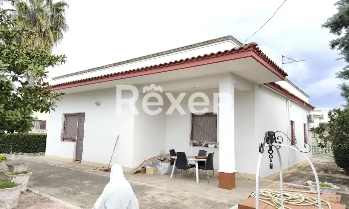 Rexer-Taranto-Villa-di-nuova-generazione-in-classe-A-con-fotovoltaico-giardino-e-terreno-edificabile-Altro