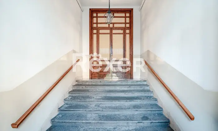 Rexer-Firenze-vani-con-sala-doppia-balcone-e-cantina-Zone-comuni