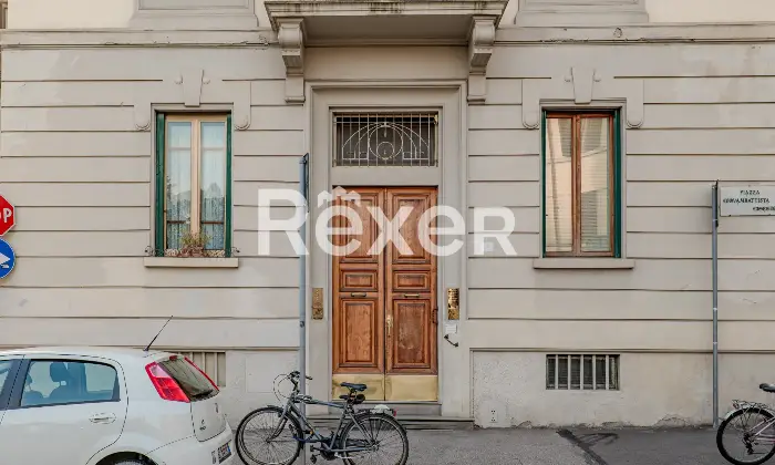 Rexer-Firenze-vani-con-sala-doppia-balcone-e-cantina-Facciata