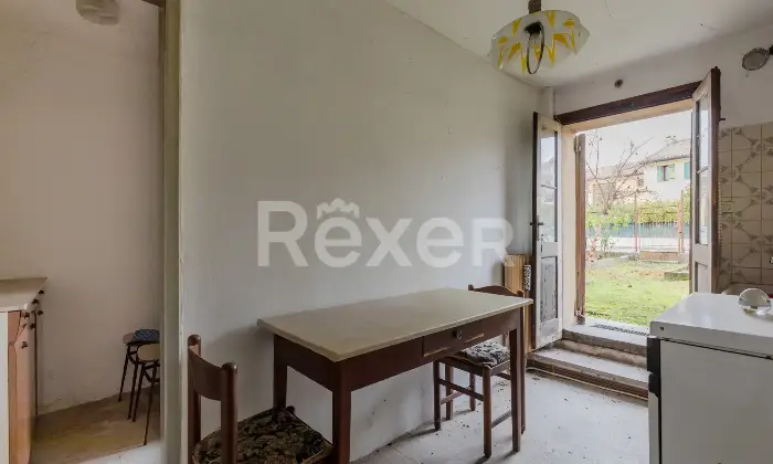 Rexer-Santa-Lucia-di-Piave-Rustico-da-ristrutturare-con-ampio-giardino-Altro