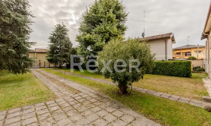 Rexer-Santa-Lucia-di-Piave-Rustico-da-ristrutturare-con-ampio-giardino-Altro