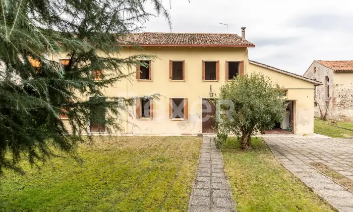 Rexer-Santa-Lucia-di-Piave-Rustico-da-ristrutturare-con-ampio-giardino-Altro